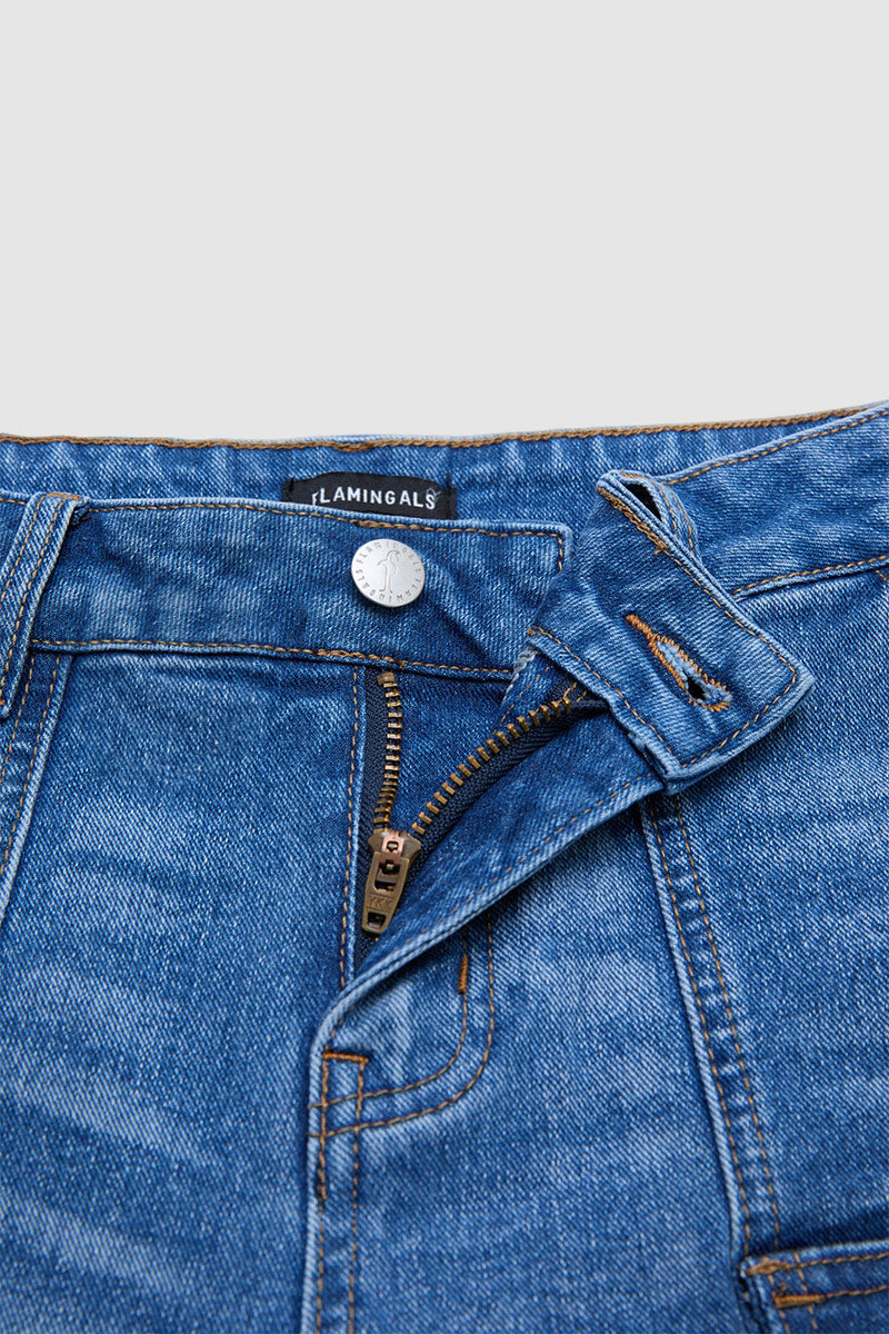 Wash Flap Pocket Split Hem Mid Rise Mid Thigh Denim Shorts Without Belt