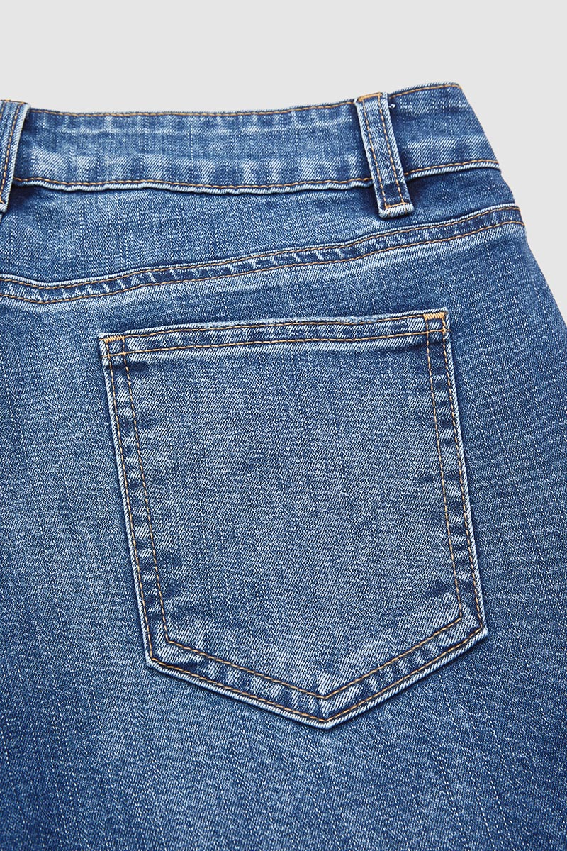 Wash Raw Hem Mid Rise Straight Leg Crop Jeans