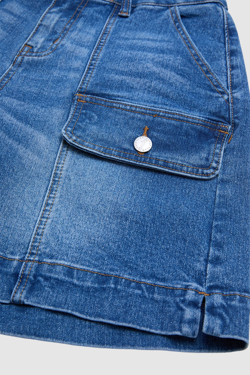 Wash Flap Pocket Split Hem Mid Rise Mid Thigh Denim Shorts Without Belt