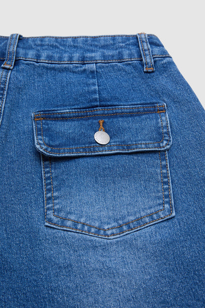 Wash Flap Pocket Split Hem Mid Rise Mid Thigh Denim Shorts Without Belt