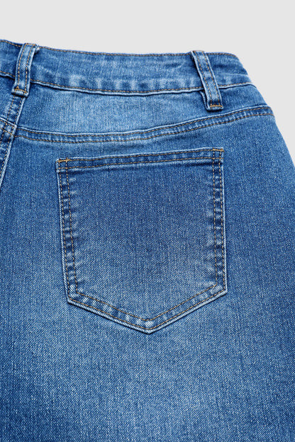 Wash Scallop Trim Raw Hem Mid Rise Denim Shorts