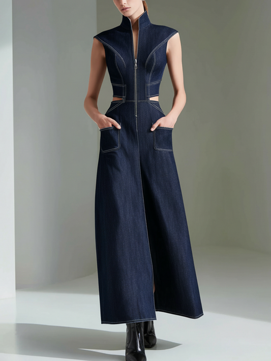 Robe longue en jean à col montant et coupe architecturale