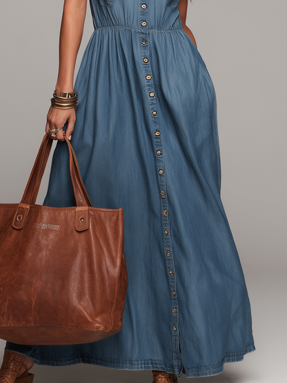 Robe longue classique sans manches boutonnée devant bleu.