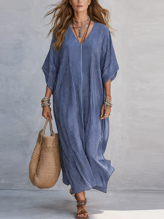 Robe longue minimaliste à rayures fines bleues