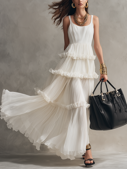 Robe longue romantique plissée à plusieurs niveaux et col en U blanc
