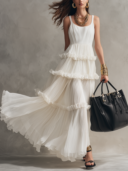 Robe longue romantique plissée à plusieurs niveaux et col en U blanc