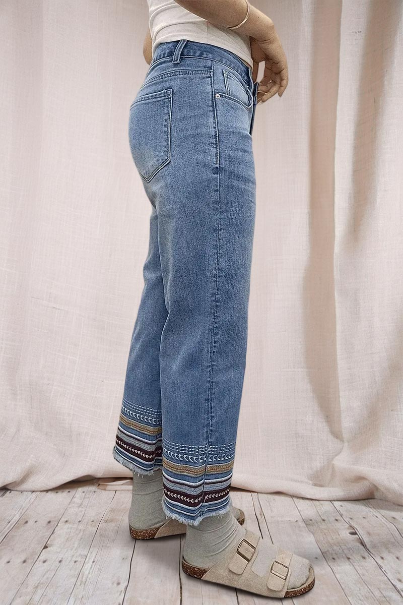 Wash Embroidery Raw Hem Mid Rise Crop Jeans