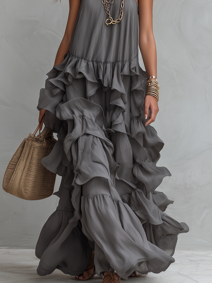 Élégante robe longue grise romantique à volants superposés