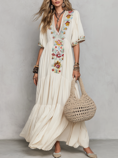 Robe longue étagée à col en V brodée de fleurs colorées