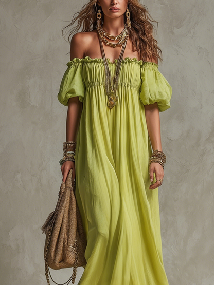 Robe longue smockée bohème vert anis à épaules dénudées