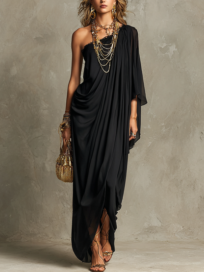 Robe longue bohème noire drapée à une épaule