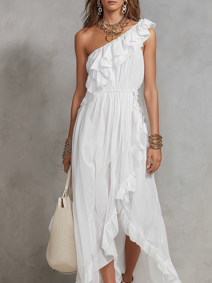 Robe longue bohémienne à volants et une épaule de couleur blanche