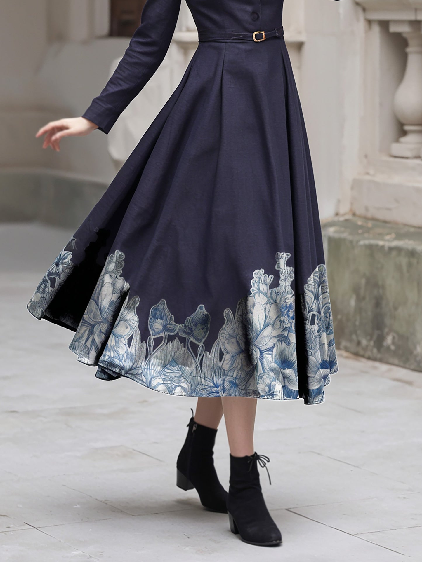 Robe midi en coton, manches longues, col montant, motif floral, boutonnée, style vintage, violet foncé