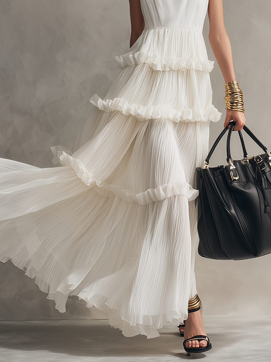 Robe longue romantique plissée à plusieurs niveaux et col en U blanc