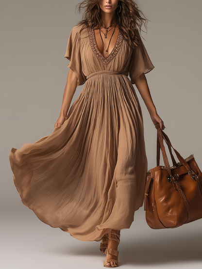 Robe longue fluide à col en V et perles élégante