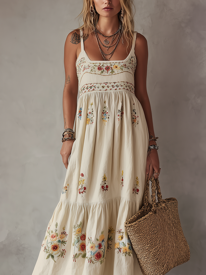Robe longue bohème blanc ivoire brodée de fleurs avec fines bretelles