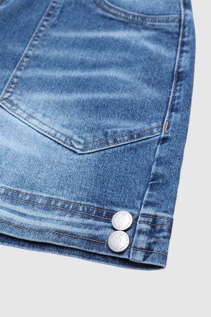 Wash Studded Hem Patch Pocket Mid Rise Mid Thigh Denim Shorts