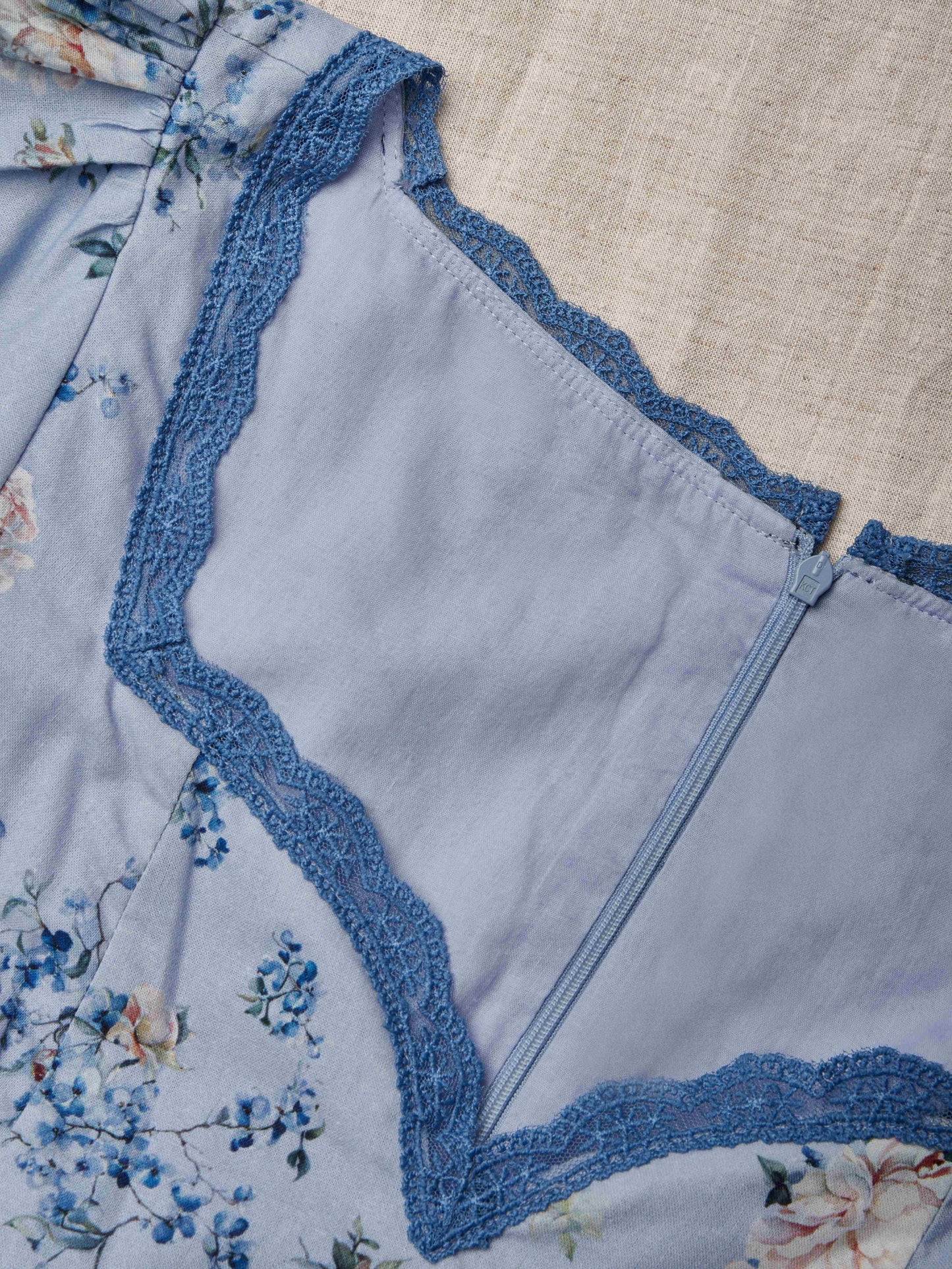 Robe longue en lin, manches bouffantes, col rond, fleuri, mélange de lin, bleue