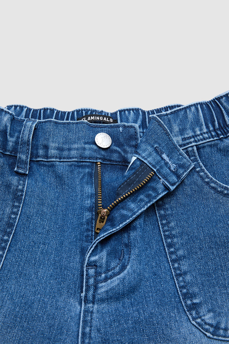 Wash Patch Pocket Split Hem Mid Rise Mid Thigh Denim Shorts