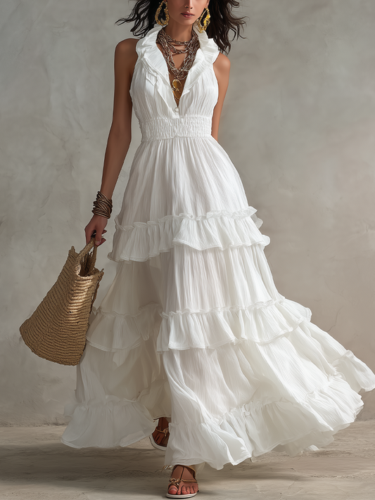 Robe longue blanche plissée sans manches de style bohème avec détails volantés